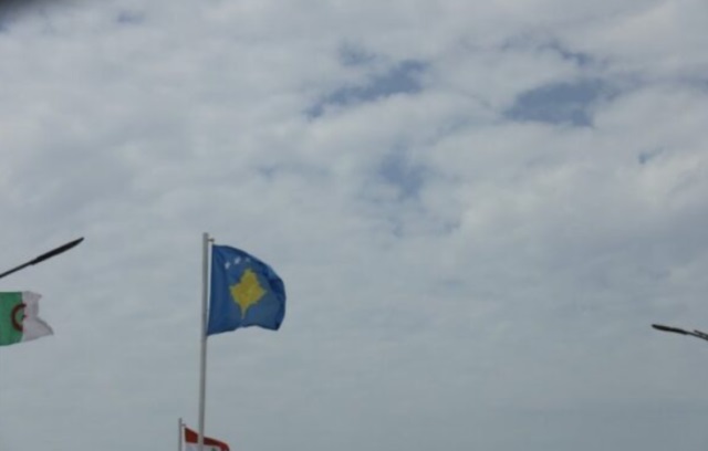 Ngritët flamuri i Kosovës në shtetin që nuk e njeh