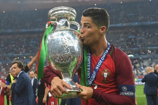 “Banjë me akull në 2 të mëngjesit dhe stërvitje në dush”, jeta me Cristiano Ronaldo në ekipin portugez