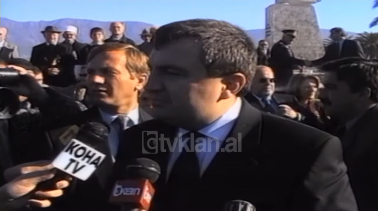 Shikoni si merrte zvarrë Sali Berishën Ilir Meta kur ishte ai kryeministër (video)