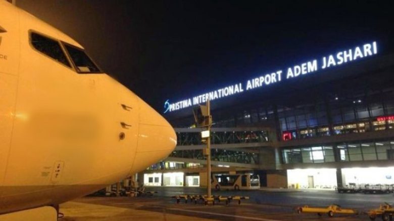 Kapen rreth 1 kg ari i padeklaruar në Aeroport, kaq është vlera