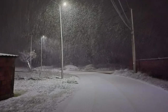 Reshje të dendura të borës, pamje nga disa qytete të Kosovës