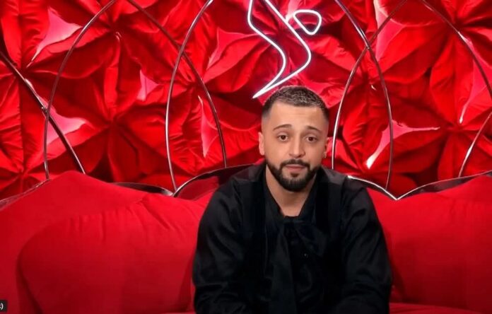 Gjesti fshin të gjitha fotot, ai bënë foton më interesante pas daljes nga shtëpia