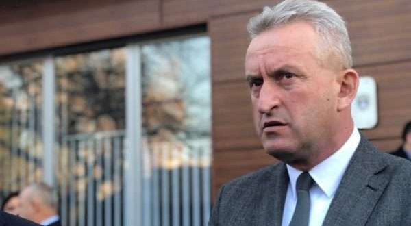 Qalaj: Kokëfortësia e Kurtit po e dëmton Kosovën