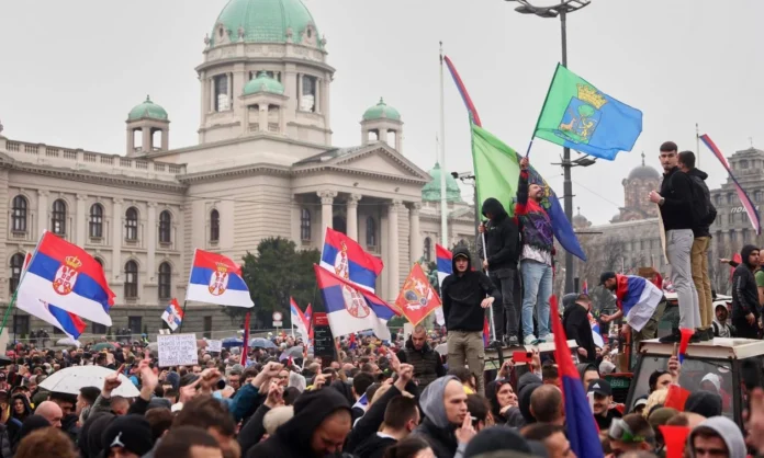 Studentët serbë kërkojnë shpërndarjen e Kuvendit dhe zgjedhje të jashtëzakonshme parlamentare