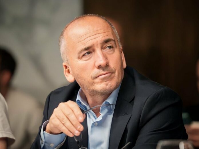 Muhaxheri komenton letrën e Kurtit: Si kur iu lutke profesorit