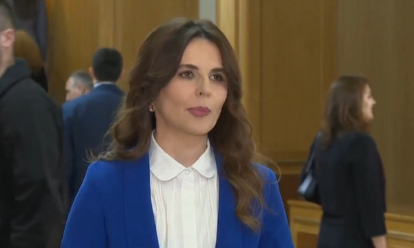Çitaku: Për shkak të kryeneçësisë së Kurtit, ne kemi mbetur këtu