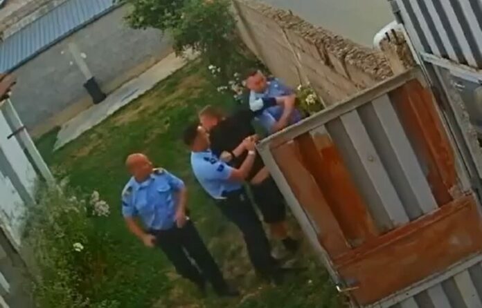 Ky është personi që u keqtrajtua nga policia gjatë arrestimit në Klinë