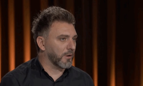 Aktori Naser Rafuna u drejtohet Albin Kurtit dhe Hajrulla Çekut: Kemi shpresu në drejtësi dhe jo në “trashje të kapjes”