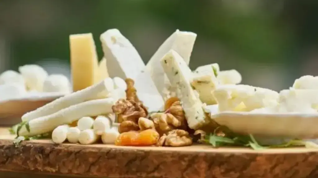 Ajo që nuk e dinim: Produktet e qumështit dhe ndikimi i tyre në gjumin tuaj