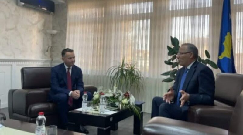 Peci merr detyrën si kryetar i Mitrovicës nga Hamza: Kam ardhur i armatosur që t’i dal zot qytetit