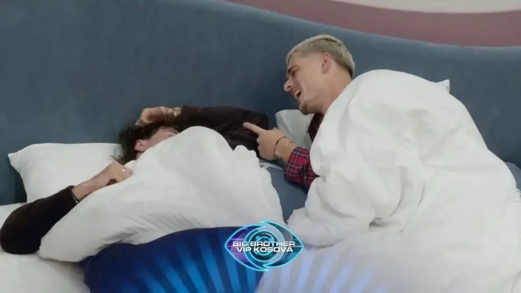 “Baby, baby…”, Londrimi i çelë sytë duke i kushtuar këngë Klodit (Video)