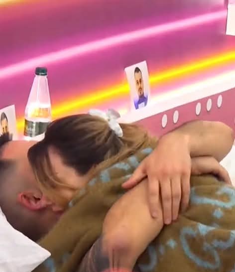 “O dash”, Keijsi e përqafon Inën fort, banorja i kthehet: Mos më kap më kështu…