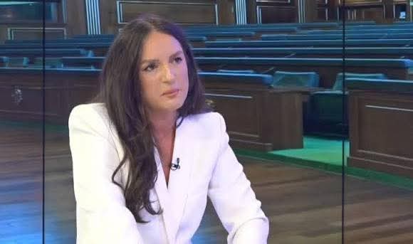 Gazetarja Foniqi-Kabashi reagon pasi Pacolli u intervistua nga Prokuroria: S’di a u përgjigj aty se te unë jo