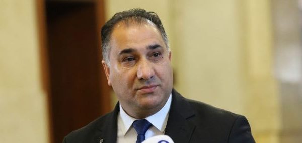 Kinolli: Po presim rezultatet, 8 deputetë do ta votojmë Qeverinë “Kurti 3”