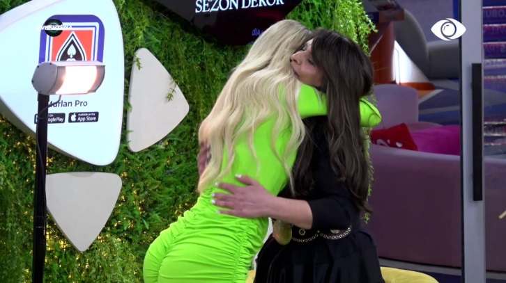 Surprizë emocionuese për Brikenën, banorja ‘shpërthen’ në lot pas takimit me nënën e saj/ Mateo: Të kërkoj falje… (Video)