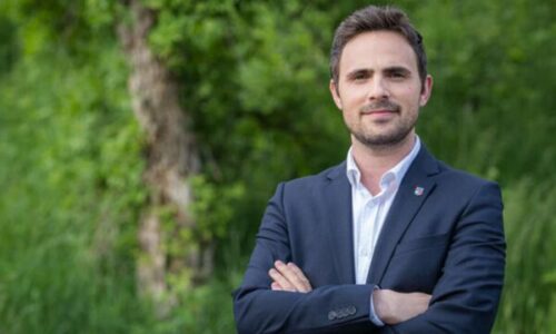 Rashiti: Vjosa Osmani dhe burri i saj kanë kaluar karrierën duke jetuar nga pagat e sektorit publik, duhet dhënë sqarim i plotë për pasurinë