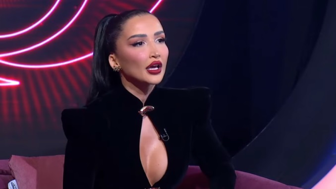 Xheneta fillon me kunja: Kulaça bëj unë, jam nëna e kësaj pune