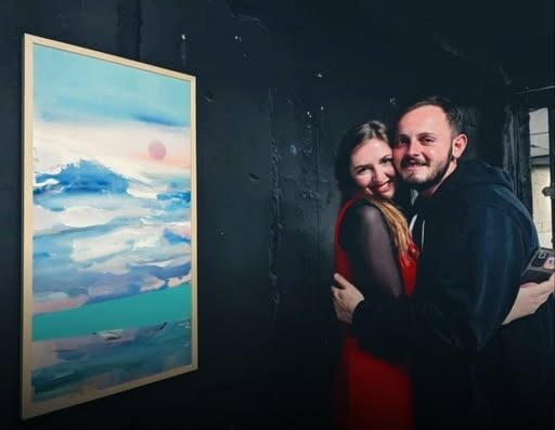 Vajza serbe e martuar me shqiptar deklaron haptas: “E dua vjehrrin dhe vjehrrën shqiptare”