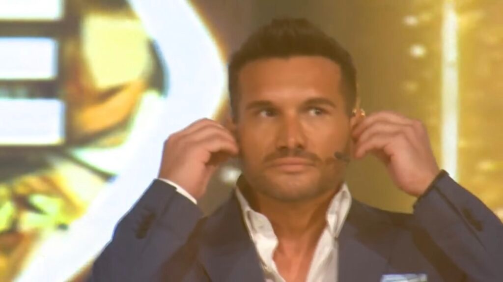 Ludo, pasi u shpall i treti, niset të largohet – Alaudini e kap për dore dhe e ndal (VIDEO)