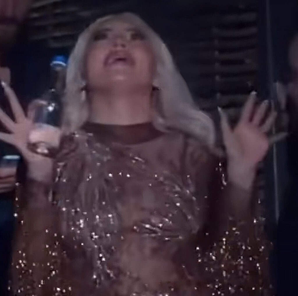 Reagimi i Benitës sapo Klodi i afrohet: momenti që i vuri të gjithë në siklet (VIDEO)