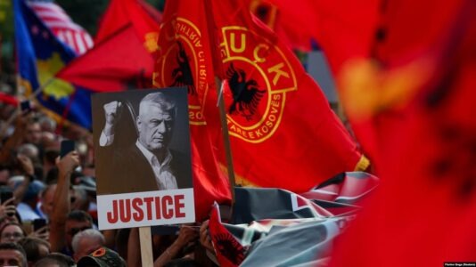 Të gjithë në mbështetje të ish-krerëve të UÇK-së: Marshi “Drejtësi, jo politikë” po merr përkrahje të madhe