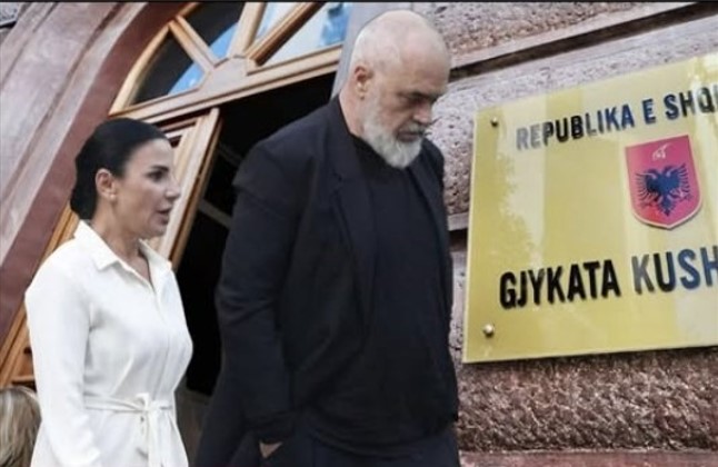 “Edi Rama do të shkarkojë gjysmën e ministrave pas pak ditësh”, gazetari ‘trondit’: Balluku ka video të kryeministrit që …