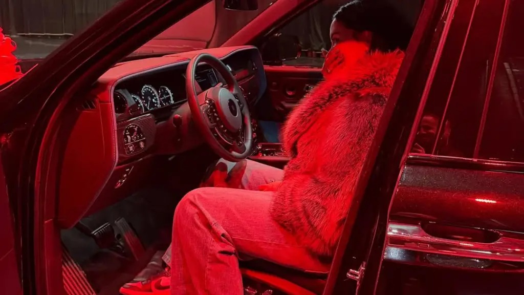 Dafina Zeqiri reagon pas lajmeve se iu dogj makina luksoze Rolls-Royce