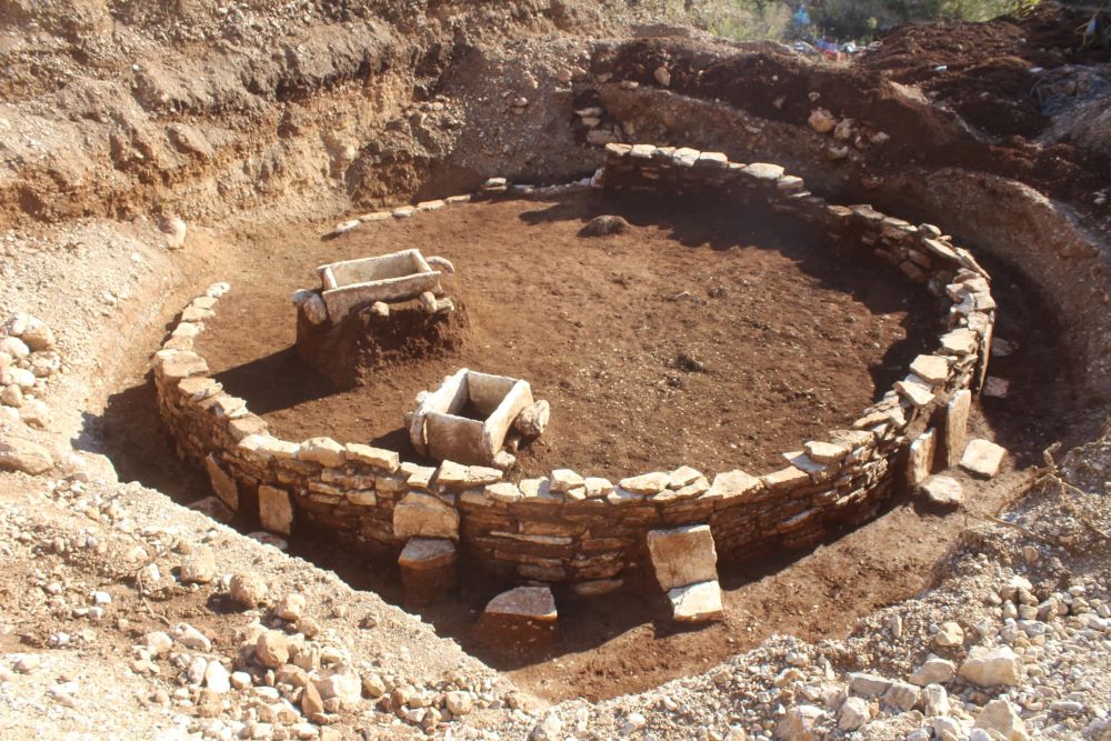 ZBULIM I RRALLË NË SHQIPËRI! Arkeologët gjejnë strukturë 2 mijë vjeçare nën tokë – zona izolohet menjëherë