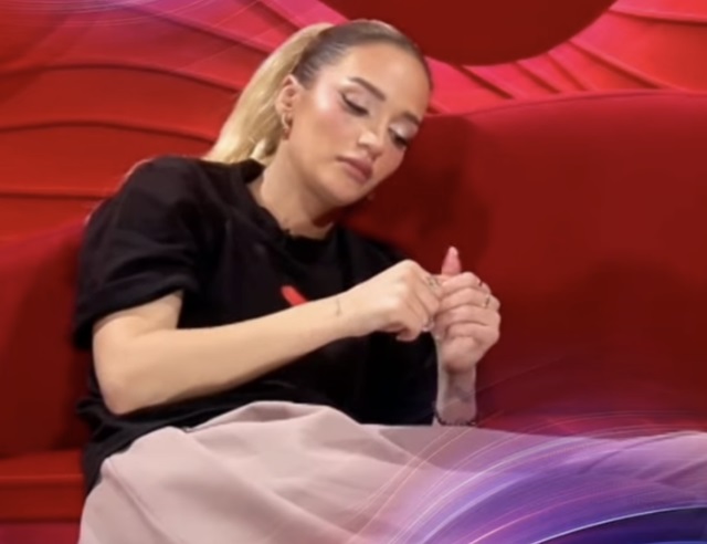 “Si njeri pa njeri”: Selin e përlotur te Dhoma e Rrëfimit, çfarë tha për eliminimin e Gimbos nga BBV 5?