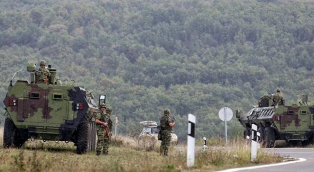 Ushtria e Serbisë në kufi me Kosovën, stërvitje me helikopterë