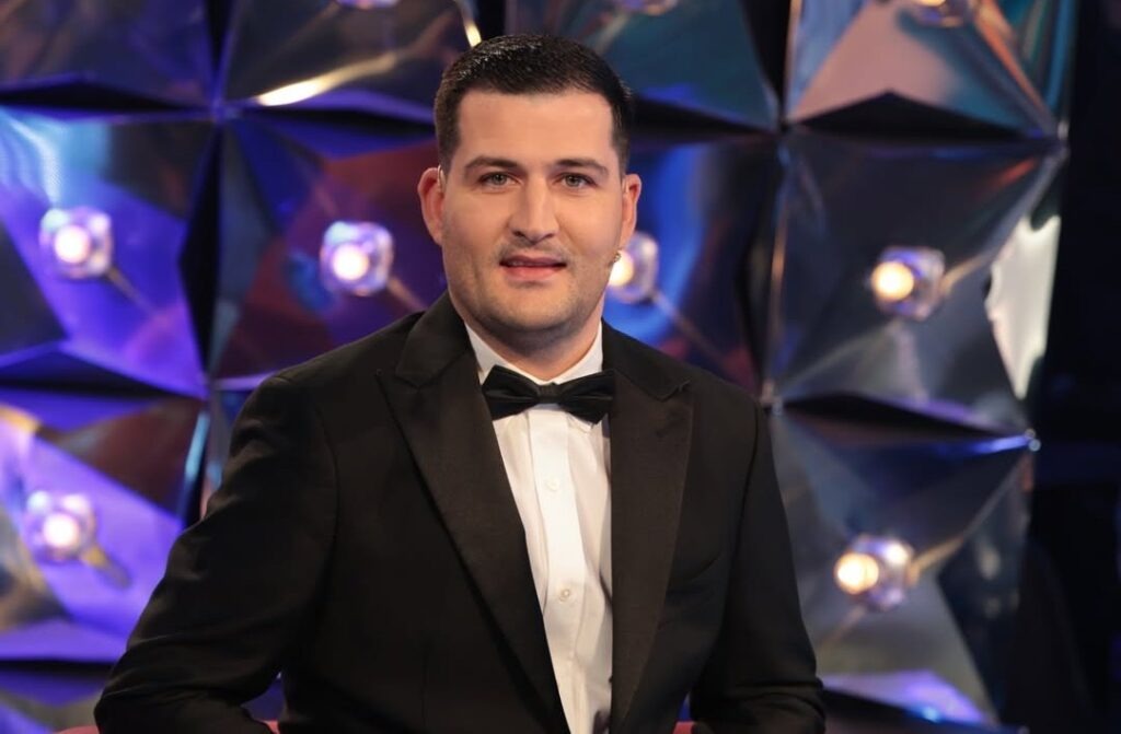 Çka e lidh Arbër Hajdarin me UÇK-në?