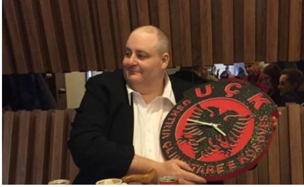 Sulm i mundshëm ndaj Kosovës! Paralajmërimi tronditës i veteranit britanik të UÇK-së: “Pastroni armët!”