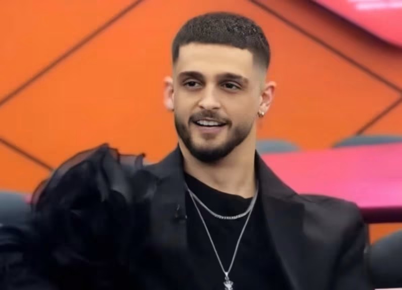 “Na doli genjeshtar”Gimbo u kthye në Prishtin mbrëm me të dashuren e tij ?!