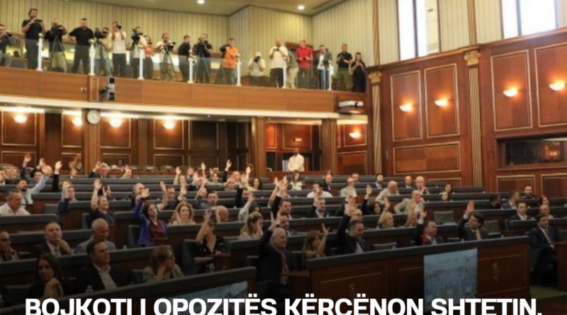 Bojkoti i opozitës kërcënon shtetin, Geci paralajmëron rrezik historik, alarmon edhe për…