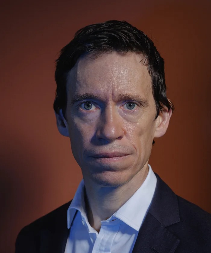 Ish-ministri britanik Rory Stewart vlerëson Albin Kurtin: “Bota do të ishte më mirë nëse njerëz si ai do të dominonin politikën”