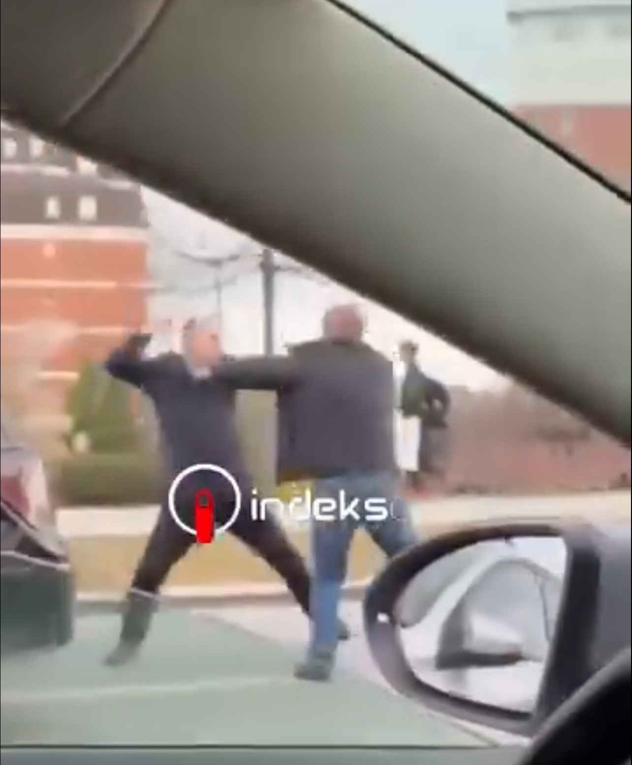 Kërcet boksi në mes të Prishtinës