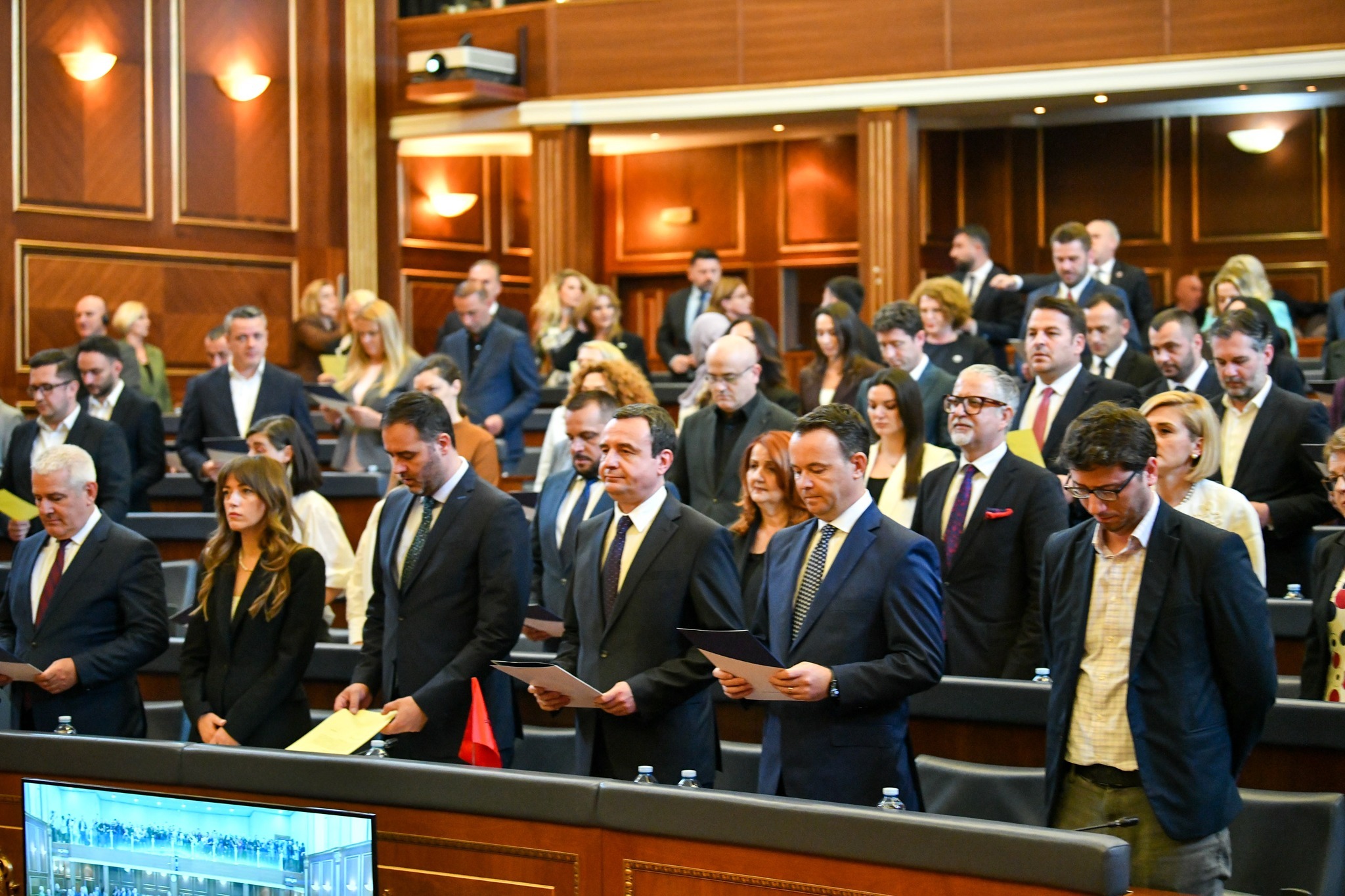 Era zgjedhje/ Deputetët e VV-së bëjnë veprimet e para