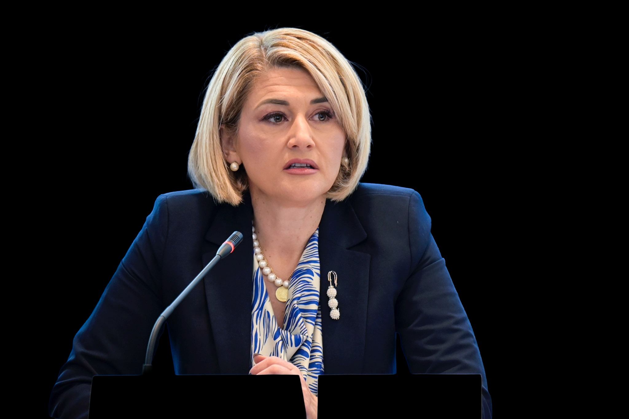 Reagon Mimoza Kusari, i del në përkrahje Vjosa Osmanit