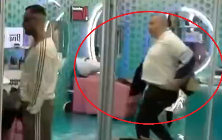 Momenti kur Rogerti sheh një insekt, reagimi i tij lë për të dëshiruar