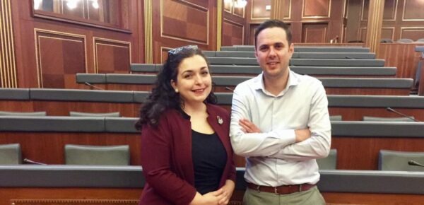 Mungojnë 4 vota – A po e shtynë edhe për një mandat Lumir Abdixhiku, Vjosa Osmanin për Presidente?