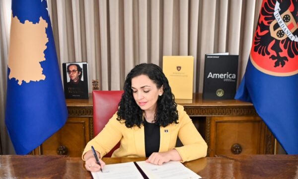 “Shihemi në gjykatë”, këshilltarja e Osmanit i reagon Bajqinovcit që tha se Presidentja ishte në anën e Lajçak