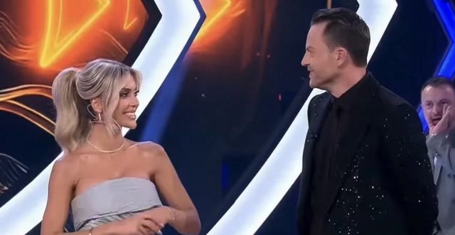 Brikena eliminohet, por vëmendjen e “vjedh” Ledjoni! Veprimi i tij ndaj saj bën xhiron e rrjetit (Video)