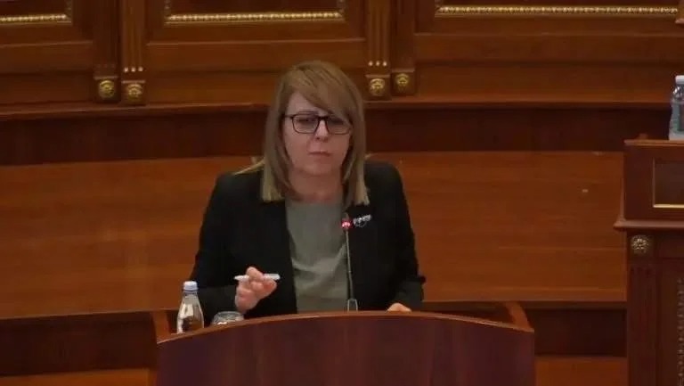 Bajrami: Gjithçka që qytetari ka nevojë është bërë më e shtrenjtë, Kurti ka dalë nëpër botë e po shet mend për “stabilitet ekonomik”