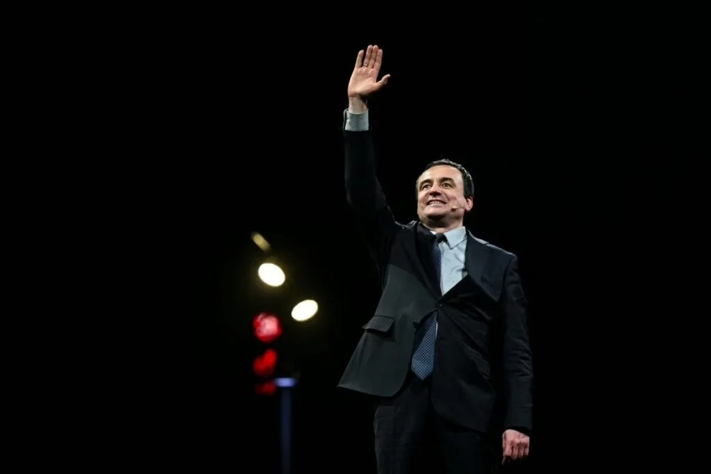 Sondazh i fundit: Lëvizja Vetëvendosje kryeson bindshëm në anketën e fundit