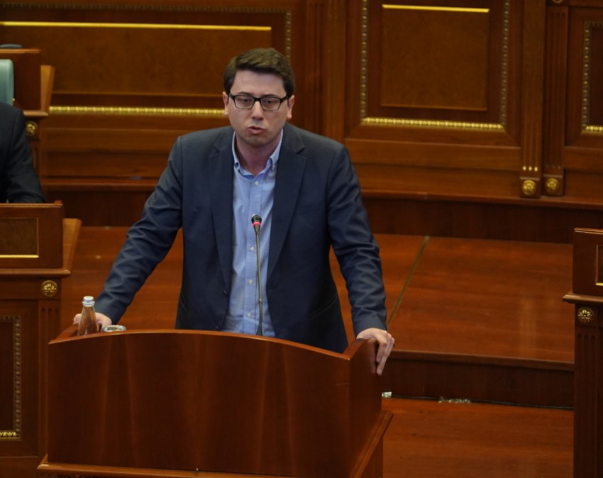 Ministri Murati flet në Kuvend, jep detaje për Ligjin