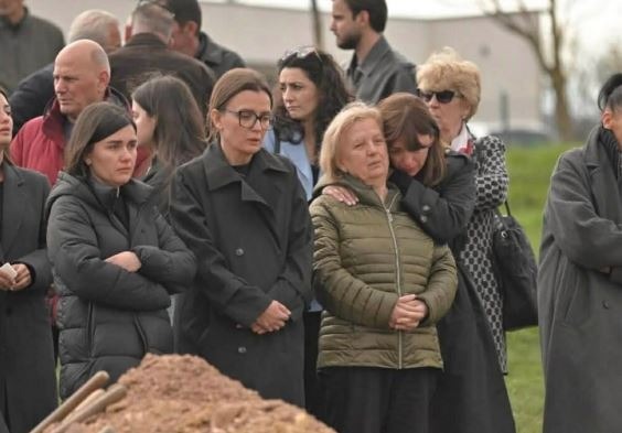 Prekëse! Albulena Haxhiu s’mund të i ndalë lotët