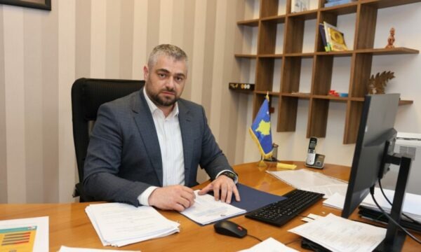 Ministri Hoti merr vendimin e duhur, prekë gjithë punëtorët e ndërtimtarisë