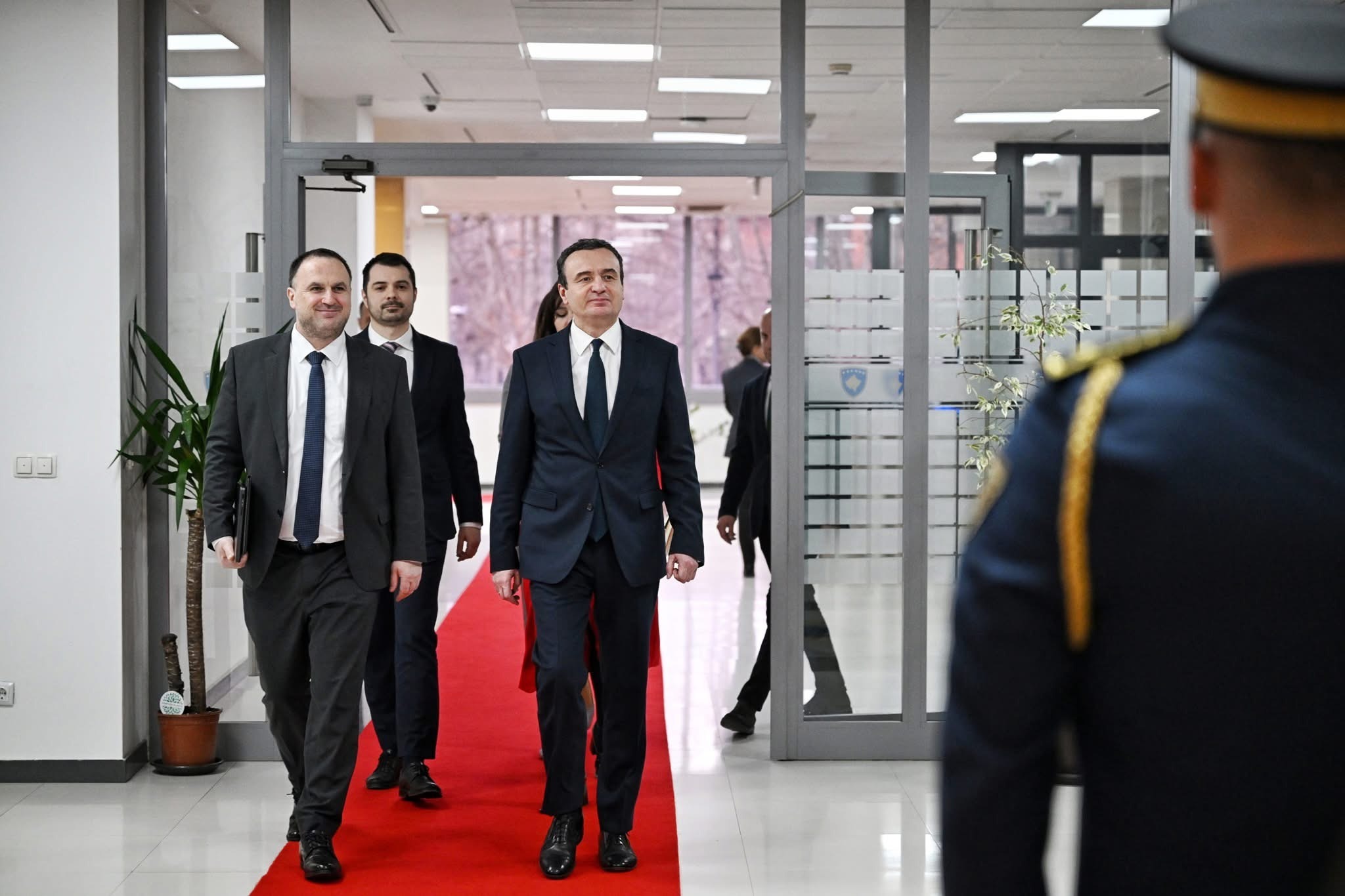 Zyra e kryeministrit Kurti del me njoftim