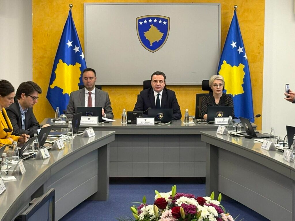 U kry gjithqka, Albin Kurti mori vendim