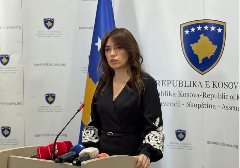 Albulena Haxhiu “godet” me deklaratë deputetin e VV-së, Fatos Gecin